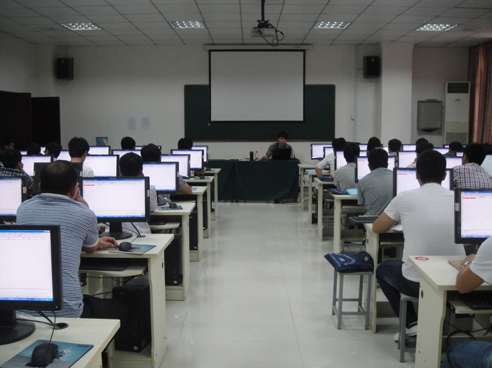֣ú2012ѧԱÃǵ±ÕæÌý¿Î.JPG